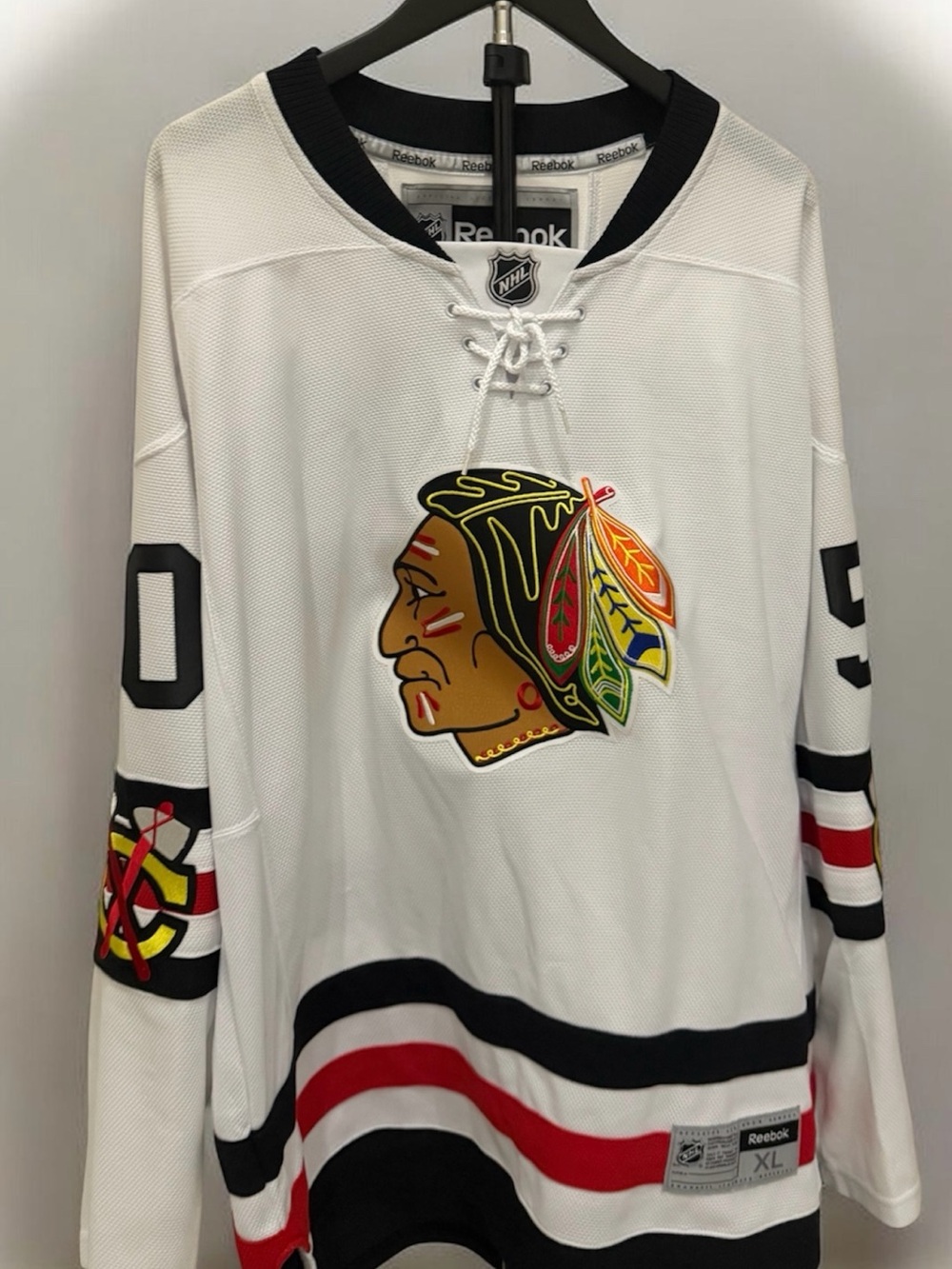 Reebok Men’s White Black & Red Chicago Blackhawks Style Crewneck Jersey